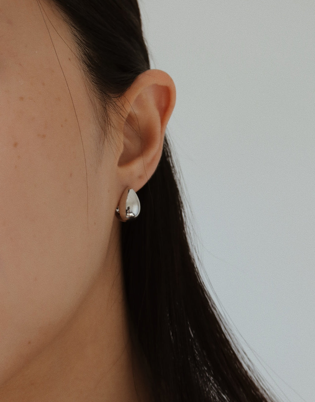 Chloe Teardrop Hoops - Silver