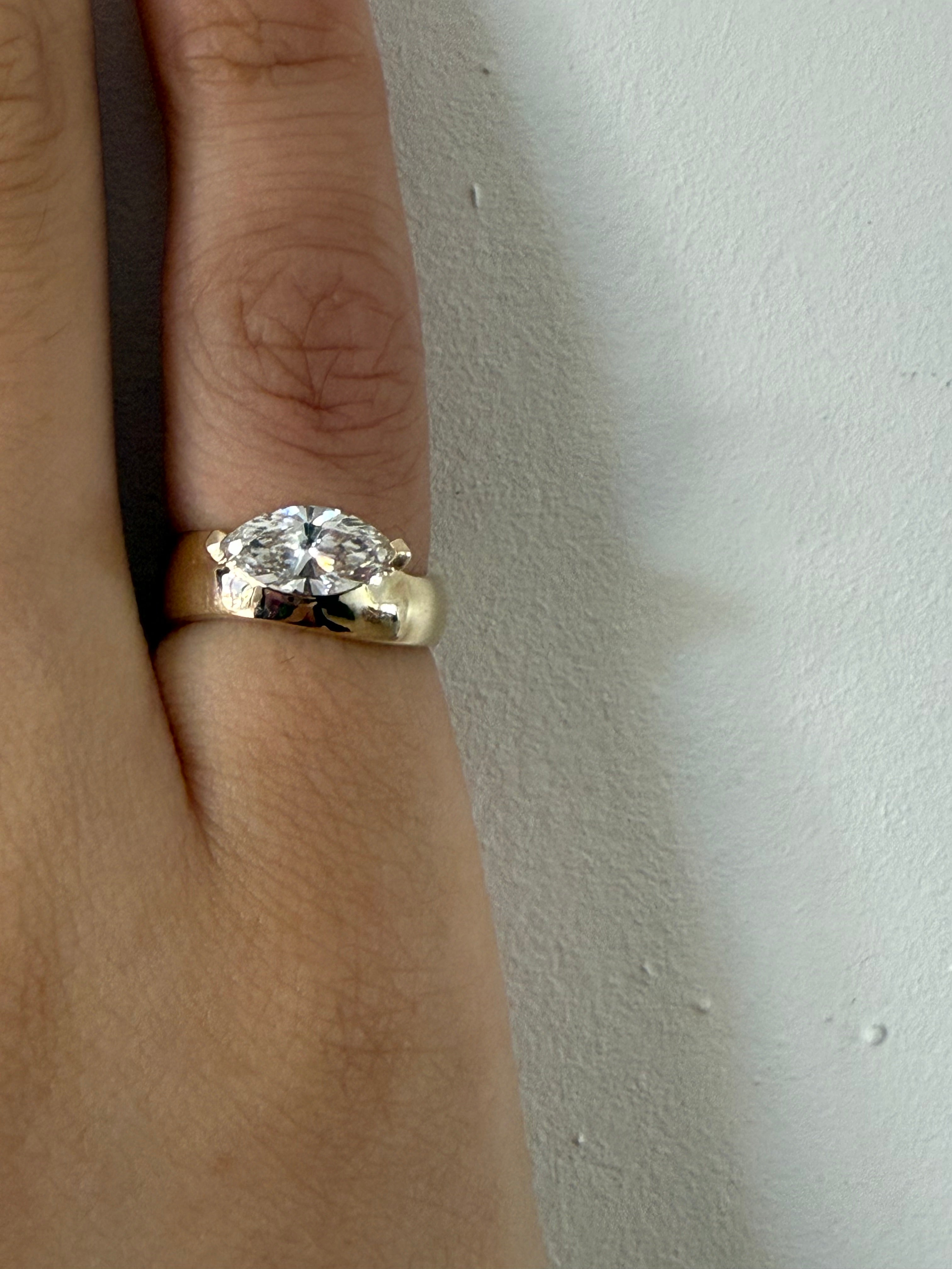 Aria Pinky Ring - 9k gold